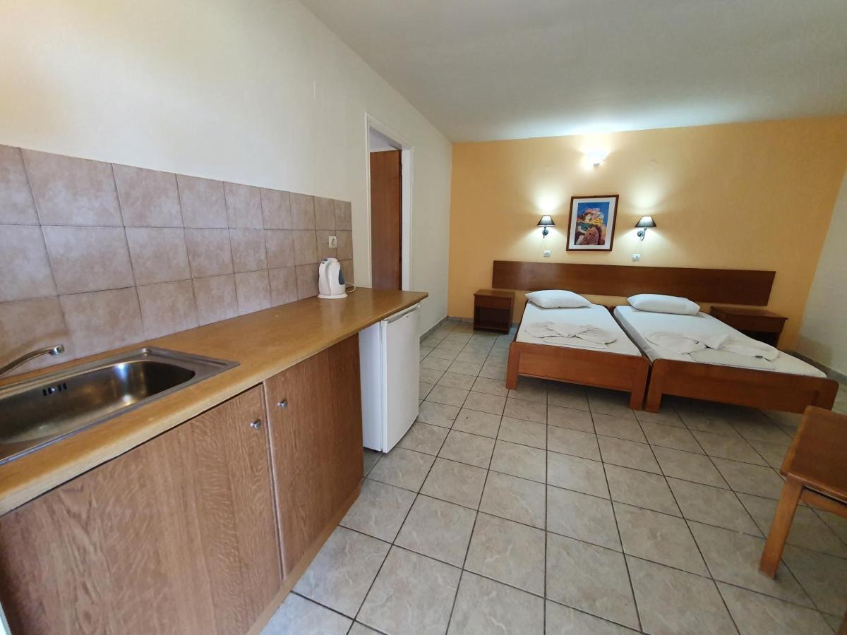 Vivian Hotel Laganas Eksteriør billede
